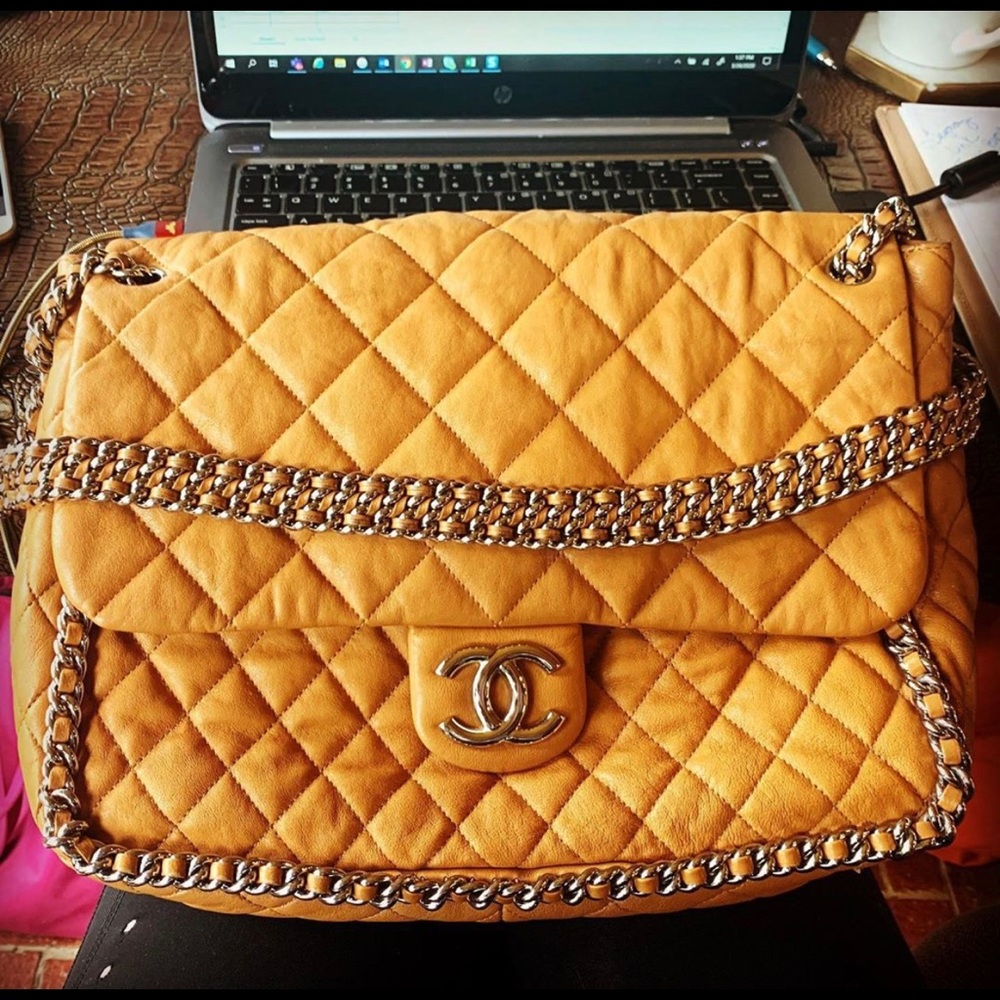 🔥SOLD🔥CHANEL chain around maxi.